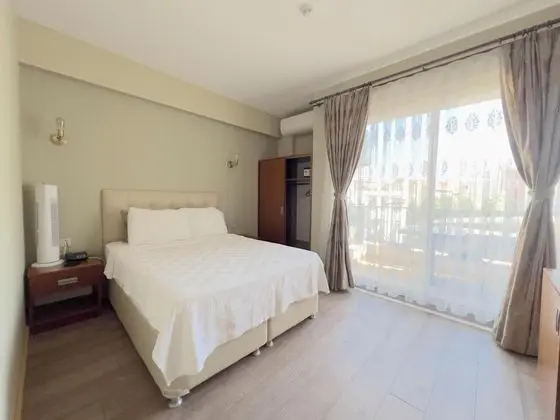 Deluxe Oda, Kısmi Deniz Manzaralı, Balkonlu