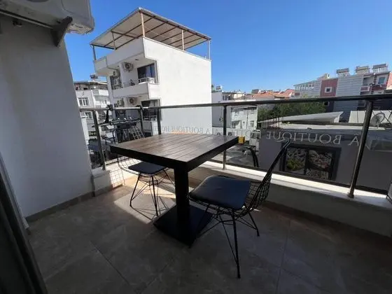 Deluxe Oda, Kısmi Deniz Manzaralı, Balkonlu