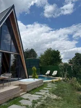 Bungalow 2+1 Oda, Göl Manzaralı, Özel Havuzlu