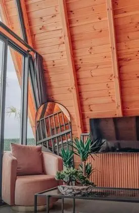 Bungalow 2+1 Oda, Göl Manzaralı, Özel Havuzlu