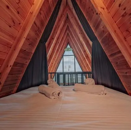 Bungalow 2+1 Oda, Göl Manzaralı, Özel Havuzlu