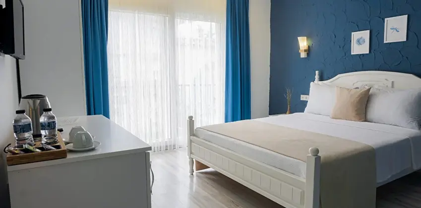 Fransız Balkonlu Superior Bahçe Manzaralı Oda