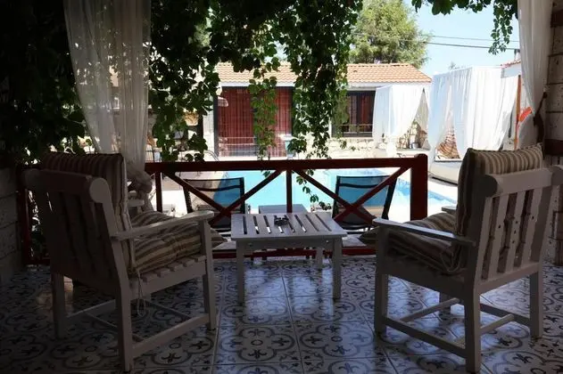 Suite,havuz Ve Bahçe Manzaralı,bahçe Katı