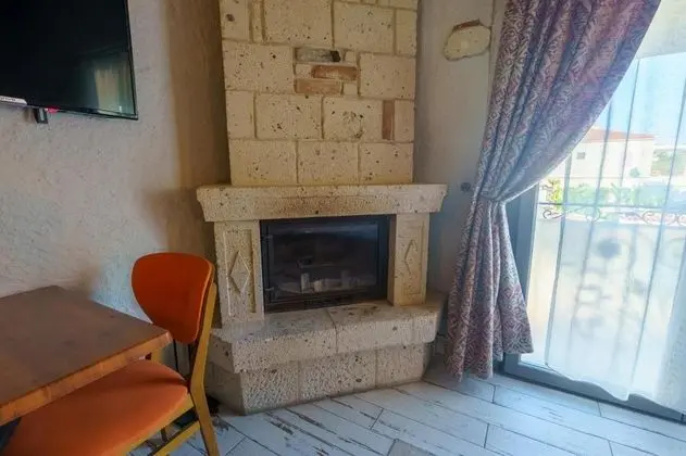 Çift Kişilik, Sokak Manzaralı, Şömineli