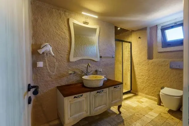 Çift Kişilik, Sokak Manzaralı, Şömineli