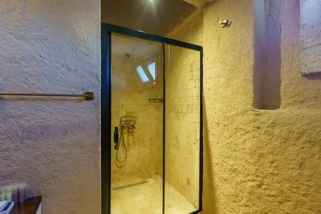 Çift Kişilik, Sokak Manzaralı, Şömineli