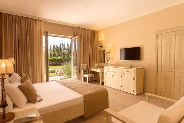 Deluxe Çift Kişilik Oda,bahçe Manzaralı,balkonlu