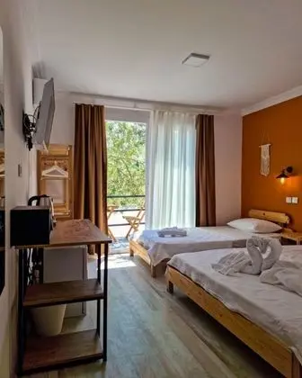 Triple, Bahçe Manzaralı, Balkonlu