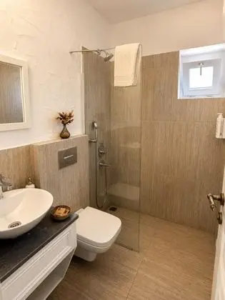 Superior Üç Kişilik Oda, Havuz Manzaralı, Balkonlu
