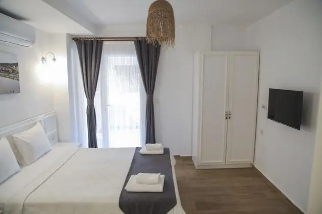Deluxe Oda, Kara veya Havuz Manzaralı, Balkonlu