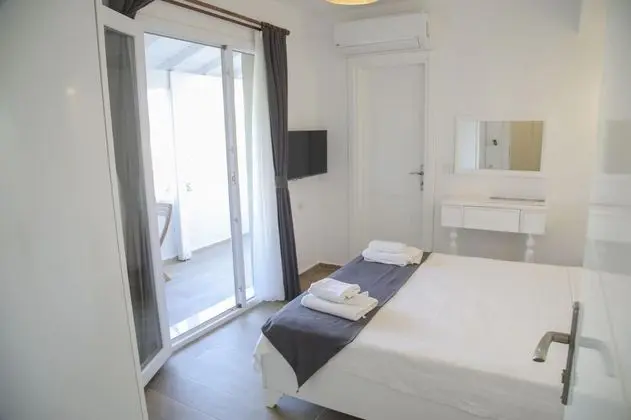 Deluxe Oda, Kara veya Havuz Manzaralı, Balkonlu