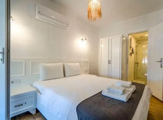 Deluxe Oda, Kara veya Havuz Manzaralı, Balkonlu