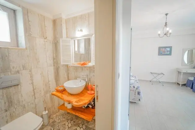 https://images.etstur.com/files/images/hotelImages/TR/51586/l/Alacati-Marina-Palace-Oda-323446.jpg