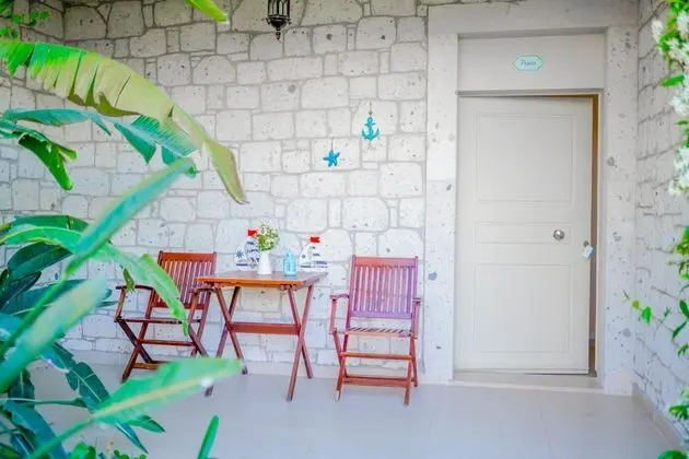 https://images.etstur.com/files/images/hotelImages/TR/51586/l/Alacati-Marina-Palace-Oda-323448.jpg