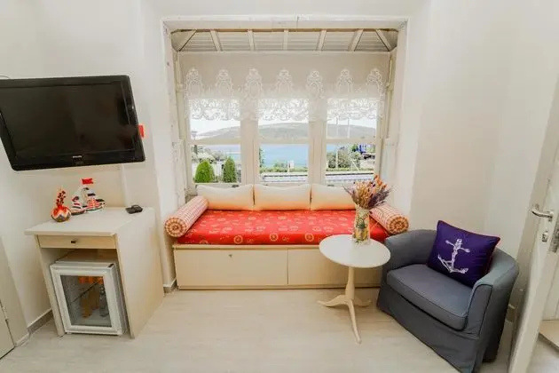 https://images.etstur.com/files/images/hotelImages/TR/51586/l/Alacati-Marina-Palace-Oda-323458.jpg