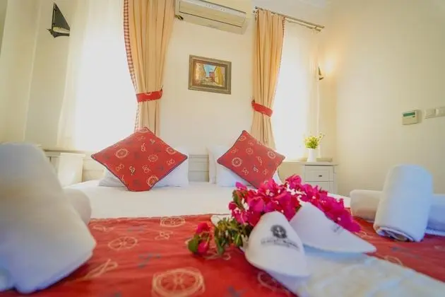 https://images.etstur.com/files/images/hotelImages/TR/51586/l/Alacati-Marina-Palace-Oda-323461.jpg