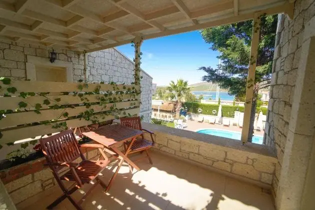 https://images.etstur.com/files/images/hotelImages/TR/51586/l/Alacati-Marina-Palace-Oda-323463.jpg