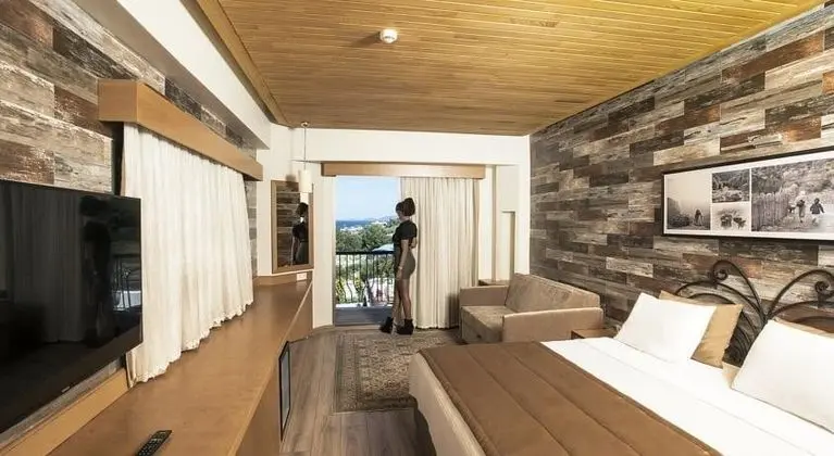 https://imagessl.etstur.com/files/images/hotelImages/TR/53169/l/Villa-Renk-Otel-Alacati-Oda-38917.jpg