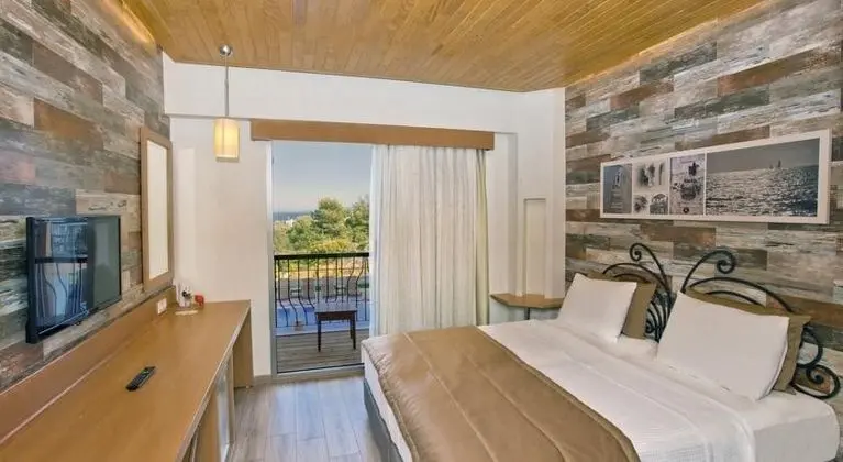 https://imagessl.etstur.com/files/images/hotelImages/TR/53169/l/Villa-Renk-Otel-Alacati-Oda-38923.jpg