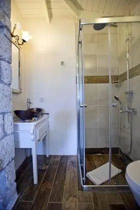 Şömineli Deluxe Oda, Bahçe Manzaralı, Şömineli ve Jakuzili