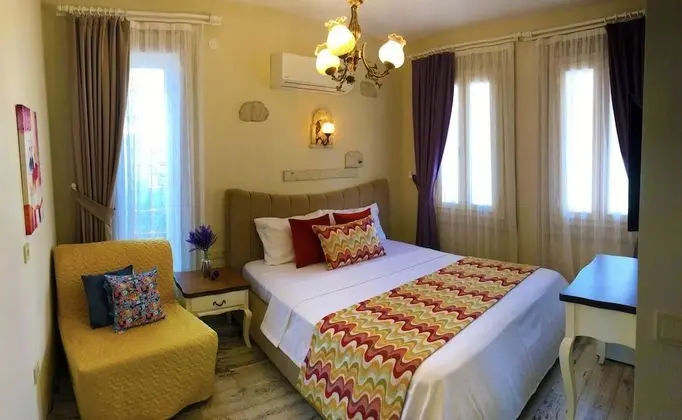 Deluxe Oda, Havuz Manzaralı