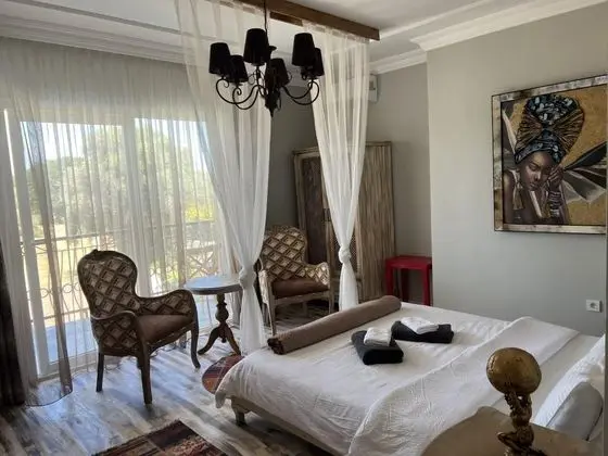 King Suit, Havuz Manzaralı, Balkonlu