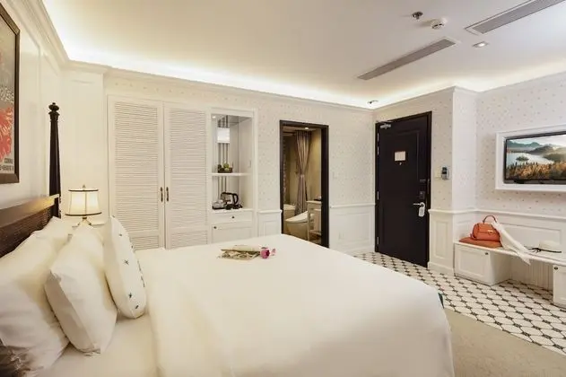 Premier Deluxe Lower Floor - Happy Hour & Foot Massage Included
