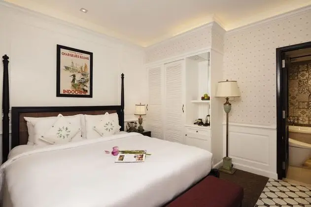 Premier Deluxe Lower Floor - Happy Hour & Foot Massage Included