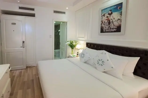 Deluxe Double No Window - Rooftop Sauna & Jacuzzi Included