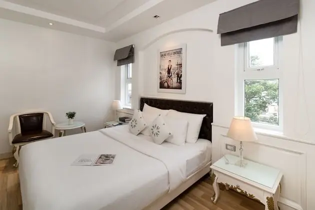 Deluxe Double Window Room - Rooftop Sauna & Jacuzzi Included