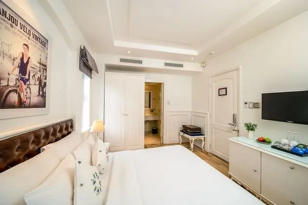 Deluxe Double Window Room - Rooftop Sauna & Jacuzzi Included