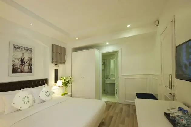 Deluxe Double Window Room - Rooftop Sauna & Jacuzzi Included