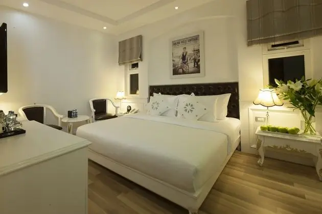 Deluxe Double Window Room - Rooftop Sauna & Jacuzzi Included