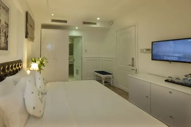 Deluxe Double Window Room - Rooftop Sauna & Jacuzzi Included