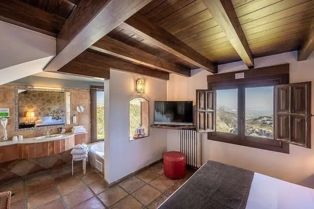 Junior Süit, Sıcak Su Küveti