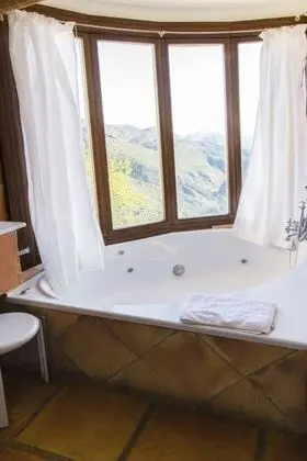 Junior Süit, Sıcak Su Küveti