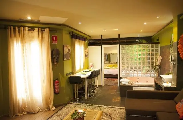 Deluxe Apart Daire, Jakuzi (Safari)