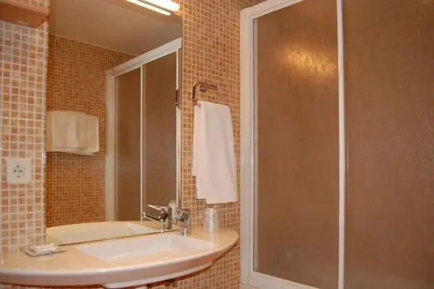 Tek Büyük veya İki Ayrı Yataklı Oda