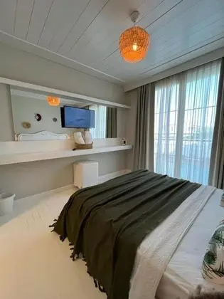 Deluxe Oda, Havuz Manzaralı