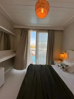 Deluxe Oda, Havuz Manzaralı