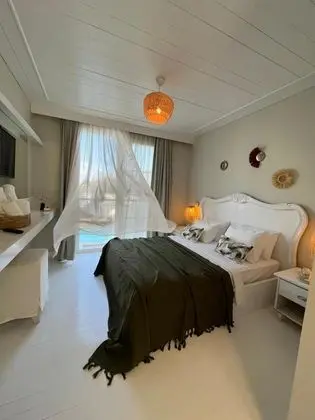 Deluxe Oda, Havuz Manzaralı