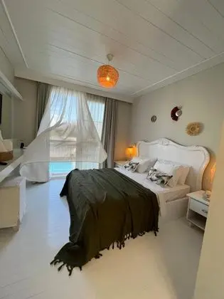Deluxe Oda, Havuz Manzaralı
