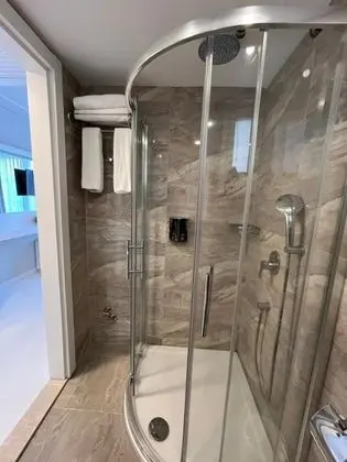 Deluxe Oda, Havuz Manzaralı