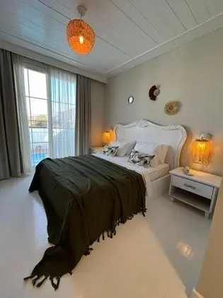 Deluxe Oda, Havuz Manzaralı