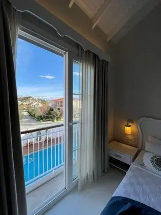 Deluxe Oda, Havuz Manzaralı