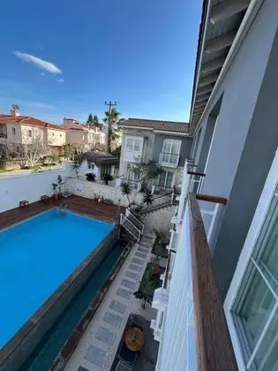Deluxe Oda, Havuz Manzaralı