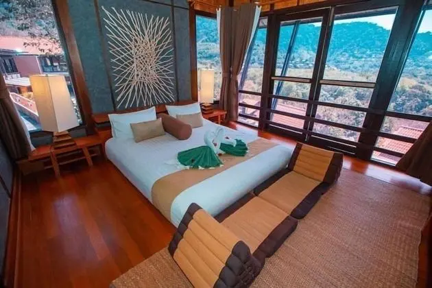 Suite with Garden View