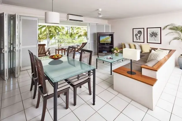 1 Bedroom Beach Front Apartment - Weekly Housekeeping