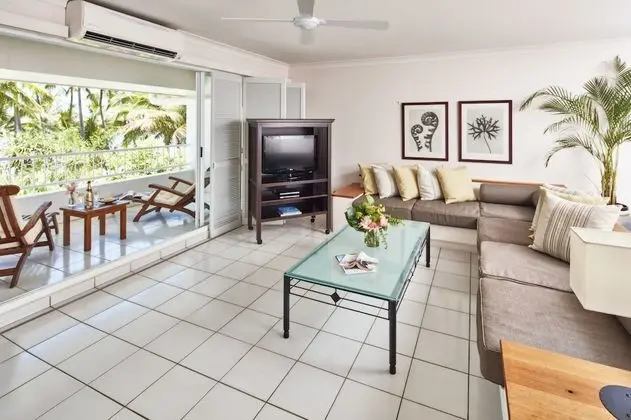 1 Bedroom Beach Front Apartment - Weekly Housekeeping