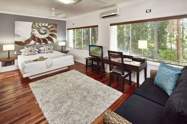 1 Bedroom Beach Front Apartment - Weekly Housekeeping